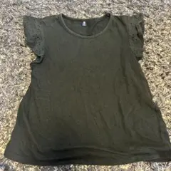 ユニクロ　130サイズ　黒色Tシャツ　袖のレース柄がかわいいです！
