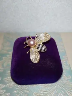 蜂のデザイン ブローチ