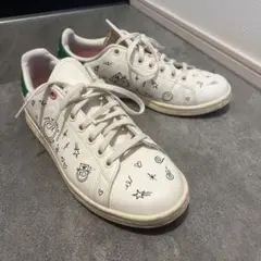 アディダス　adidas イラスト入りホワイトスニーカー