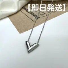 【値下げ中】ヴィトン好きな方 V字ネックレス シルバーネックレス ステンレス