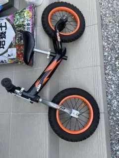 KTM キッズトレーニングバイク KTM キッズトレーニングバイクの組み立て