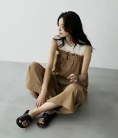 新品DFFUR.ベルト付きベアトップサロペット
