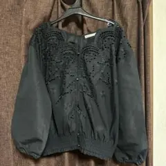 美品ナイスクラップ continuer de NICE CLAUP ブラウス　黒