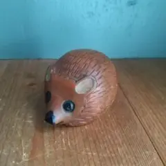 木彫りの小さなハリネズミ　置物　ヘッジホッグ　木工工芸品ナチュラル北欧ビンテージ