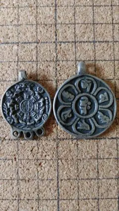 ★最終価格チベットラサ直送六字真言、九宮八卦2個セット九宮八卦の裏側「仏開光眼」