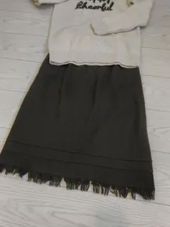 フリンジ付きスカート