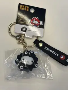 万博 黒ミャクミャク サンリオ キーホルダー 黒なりきり シナモロール