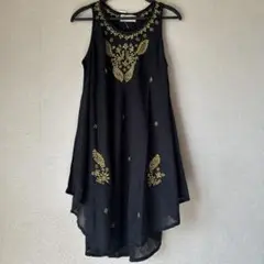 【レディース】黒のAラインワンピース 金色刺繍　綿 夏　ノースリーブ　Fサイズ
