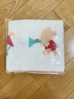 新品　ファミリア　フード付き　ベビーバスタオル