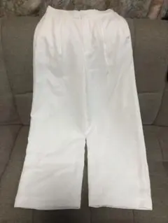 クチーナ　ロングパンツ　白　ホワイト　新品未使用