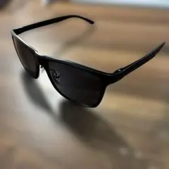 スポーティー ブラック サングラス