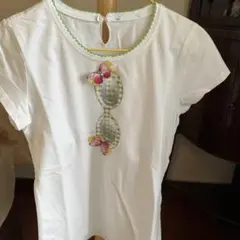 サングラスと蝶の刺繍Tシャツ