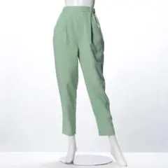タックテーパードパンツ