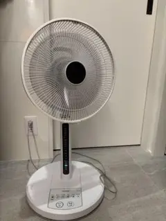 F586 未使用品 日立扇風機 リビング扇 HEF-130R2 2022年製 F586 未使用品 日立扇風機 リビング扇 HEF-130R2 2022年製
