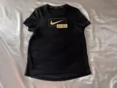 NIKE】 黒Tシャツ／レディース／スポーツ／M size ゴールドロゴ