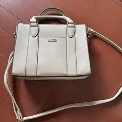 ショルダーバッグ　ベージュ　ハンドバッグ