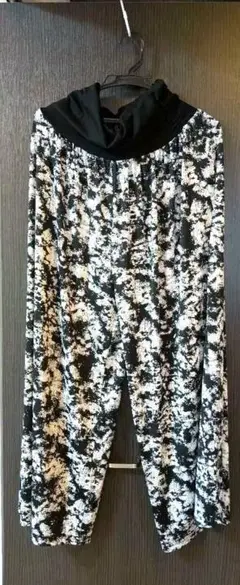 ガウチョパンツ 白黒抽象柄