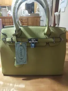 新品タグ付き　ショルダーバッグ　ライムグリーン