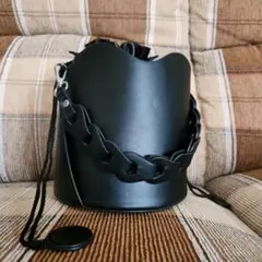 ブラック バケット型ショルダーバッグ