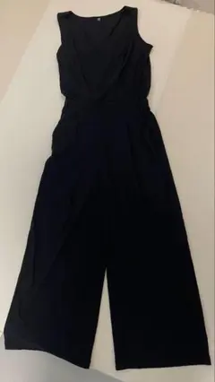 UNIQLO 黒　Vネックワイドレッグオールインワン