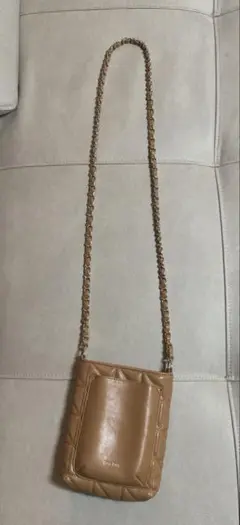 ニコアンドのキルトスマホショルダーバック