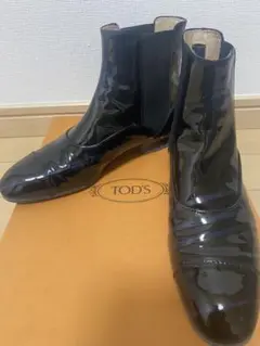 トッズ エナメルブーツ ブラック