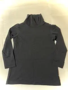 【使用品】キッズタートルネック長袖カットソー 140cmブラック（トップバリュ）