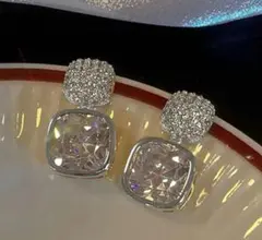 新品未使用 シルバークリスタルジルコニアドロップピアス 揺れる 高見え 結婚式