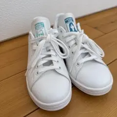 【未使用】山田涼介愛用　KYNE ステッカー adidas スタンスミス 非売品】KYNE(キネ）ステッカー 山田涼介愛用 スタンスミス