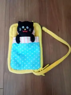 猫のぬいぐるみ付きポシェット