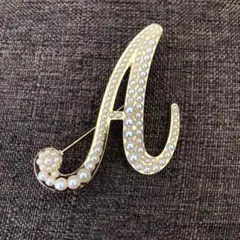 大人気可愛いブローチ★ イニシャル「A」ブローチ