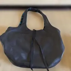 黒のレザートートバッグ