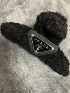 プラダ ヘアクリップ ブラック