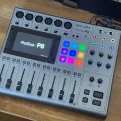 ZOOM PodTrak P8 (Podcast Recorder)