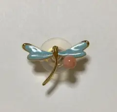 トンボ　ブローチ　ピンバッジ　昆虫　羽根　珊瑚　おしゃれ水色　ピンク色　桃色金色