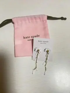 kate spede 花モチーフピアス
