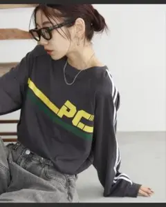 Auntie Rosa Holiday フロントラインロゴロンTEE チャコール
