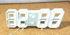 3D LEDデジタル時計 ホワイト 大きな数字表示