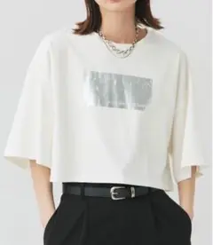 【新品】インプローブス　箔プリントロゴプリント ショート丈Tシャツ オフホワイト