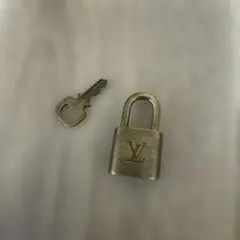 LOUIS VUITTON 南京錠と鍵セット