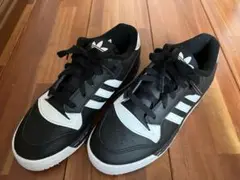 adidas スニーカー　23.5