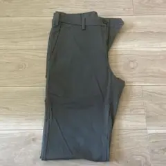 ほぼ新品　ユニクロ スリムフィットチノ ダークグレー　73 ㎝ チノパン