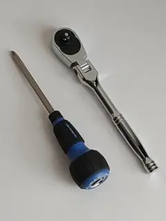 ラチェットハンドルとラチェットドライバー