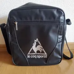 【美品】le coq sportif ブラック 縦型ショルダーバッグ