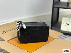 Louis Vuitton ブラック ショルダーバッグ