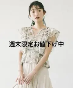 ラッフルフラワーギャザーブラウス