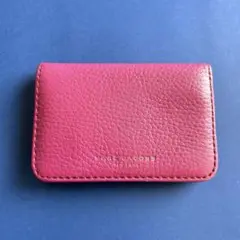 名刺入れ〈MARC JACOBS〉