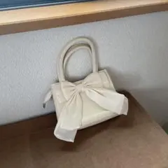 アイボリー リボン付き ミニハンドバッグ