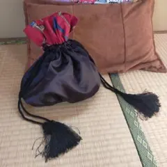 サテン生地の巾着バッグ 巾着袋