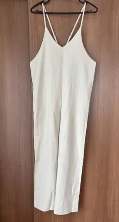 クリーム色 Vネック ストラップオールインワン